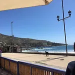 Tranquilidad Entre La Naturaleza Y Cercano Al Mar